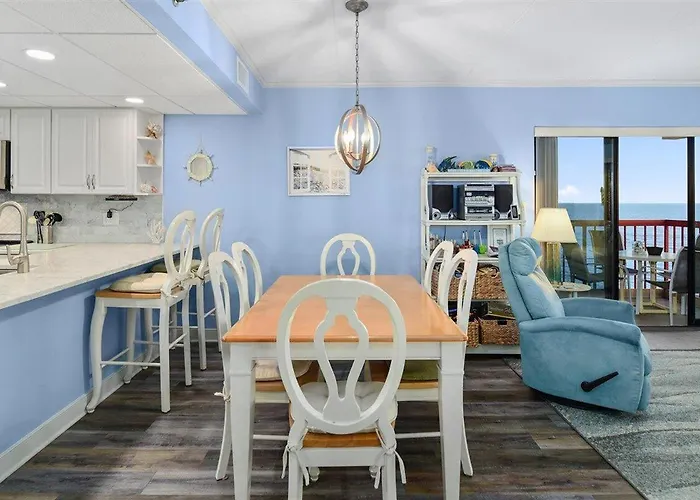 Ocean Front 1 Bedroom Rainbow Condo, Steps To The Beach! *