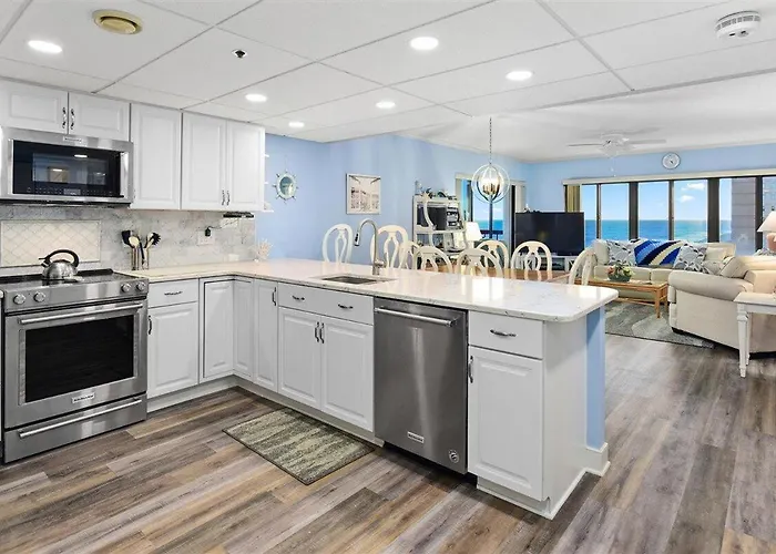 Ocean Front 1 Bedroom Rainbow Condo, Steps To The Beach!