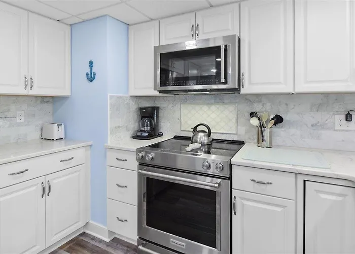 Holiday home Ocean Front 1 Bedroom Rainbow Condo, Steps To The Beach! *