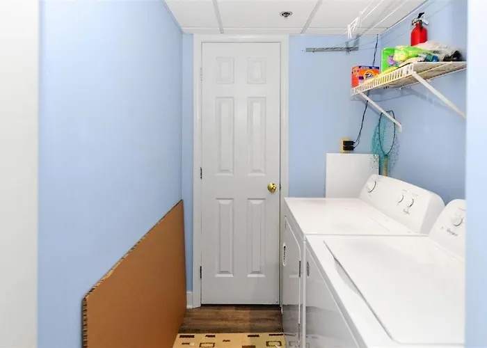 Ocean Front 1 Bedroom Rainbow Condo, Steps To The Beach! * Ocean City