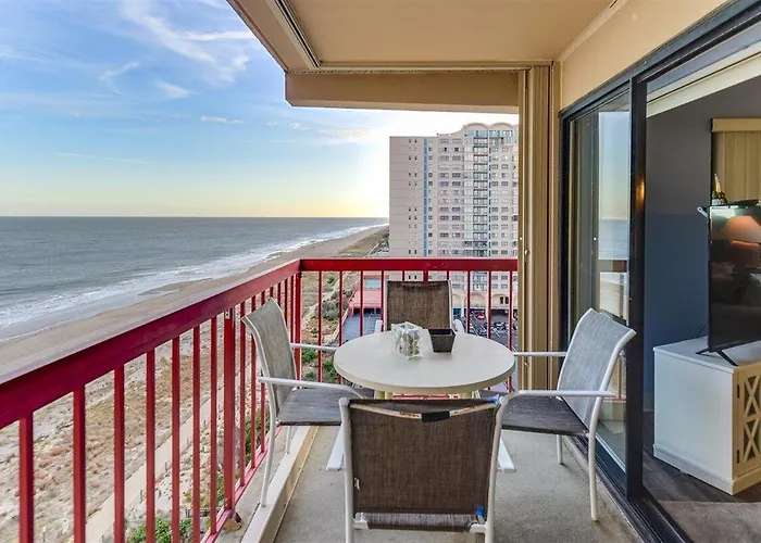 Holiday home Ocean Front 1 Bedroom Rainbow Condo, Steps To The Beach!